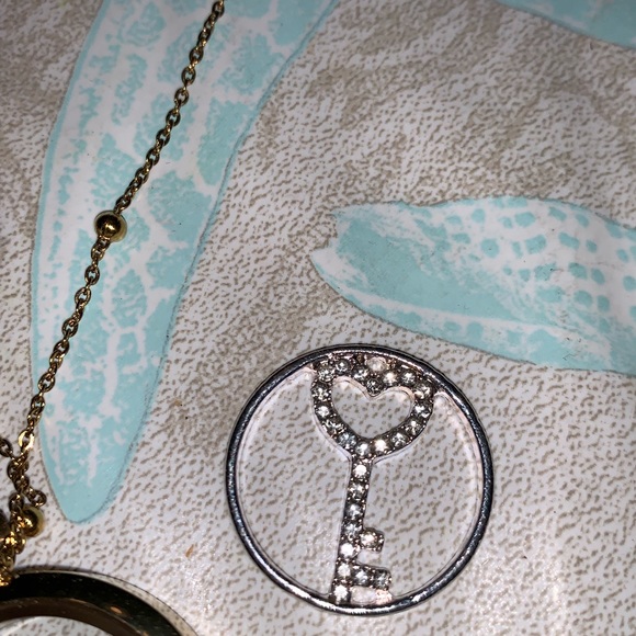 Origami Owl gold locket with key - Picture 5 of 6